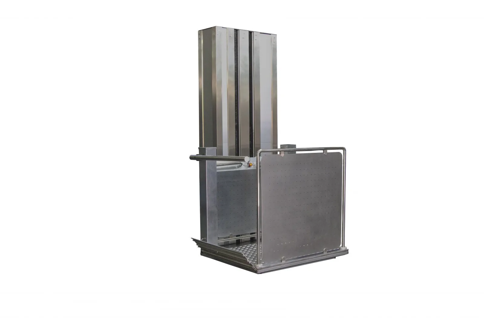 CL platform lift with its gate closed